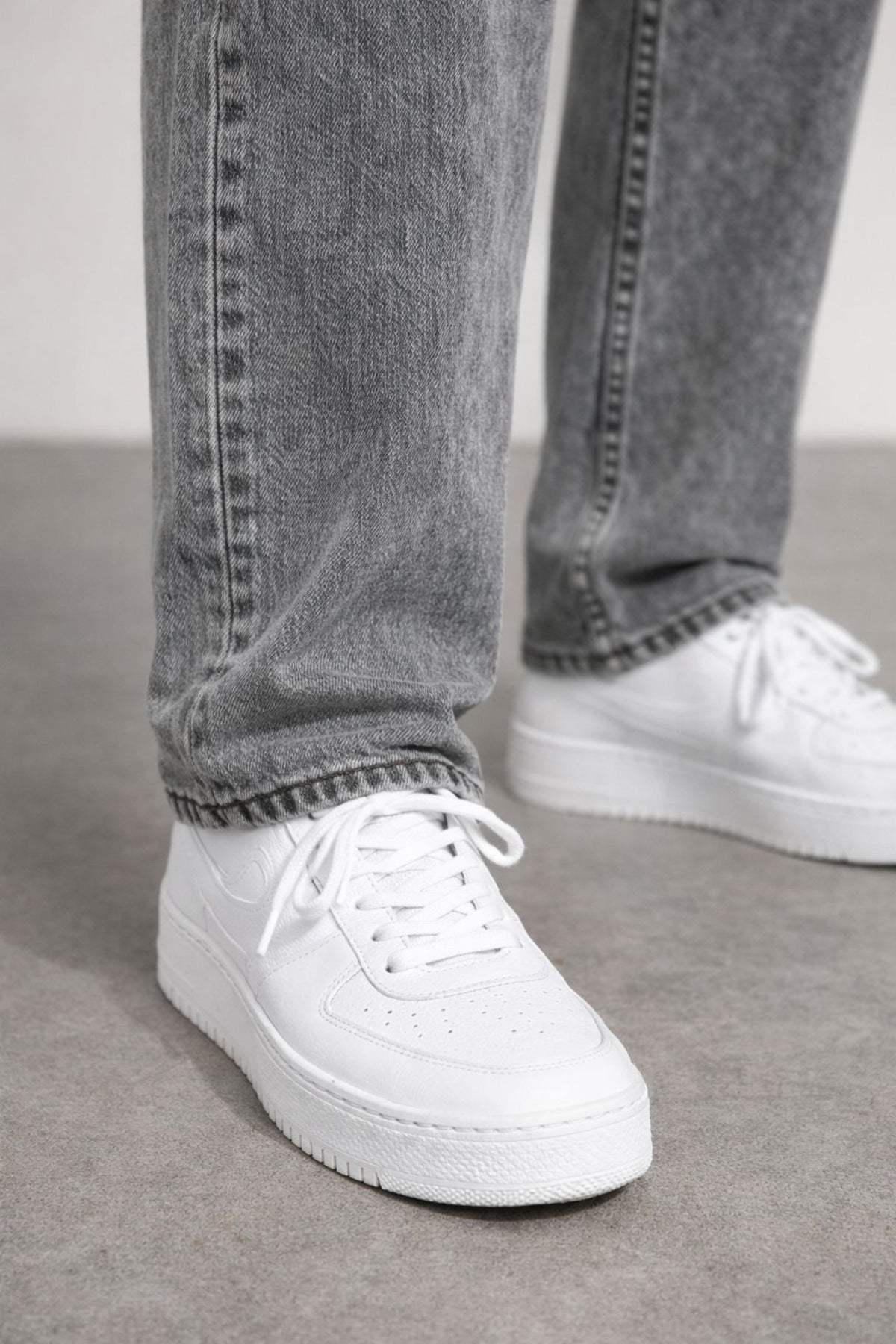 Erkek Gri Yıkamalı Straight Fit Jean Pantolon – Rahat Kalıp, Günlük Şık Denim