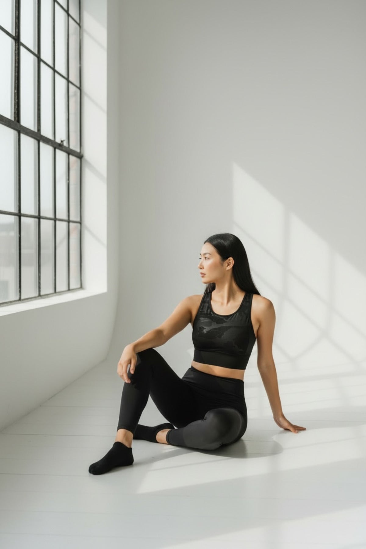 Kadın Siyah Kamuflaj Desenli Spor Büstiyer Crop Top Fitness Yoga Pilates Antrenman Atlet