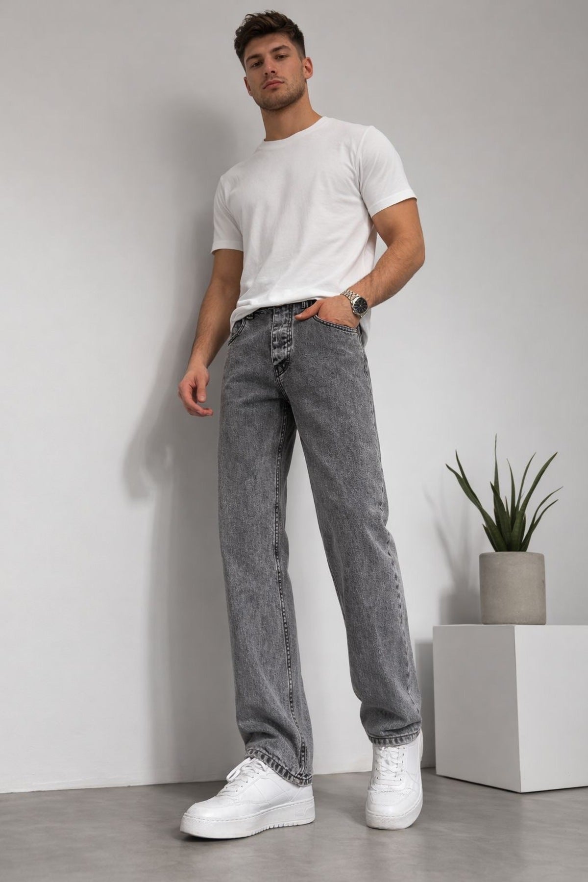 Erkek Gri Yıkamalı Straight Fit Jean Pantolon – Rahat Kalıp, Günlük Şık Denim