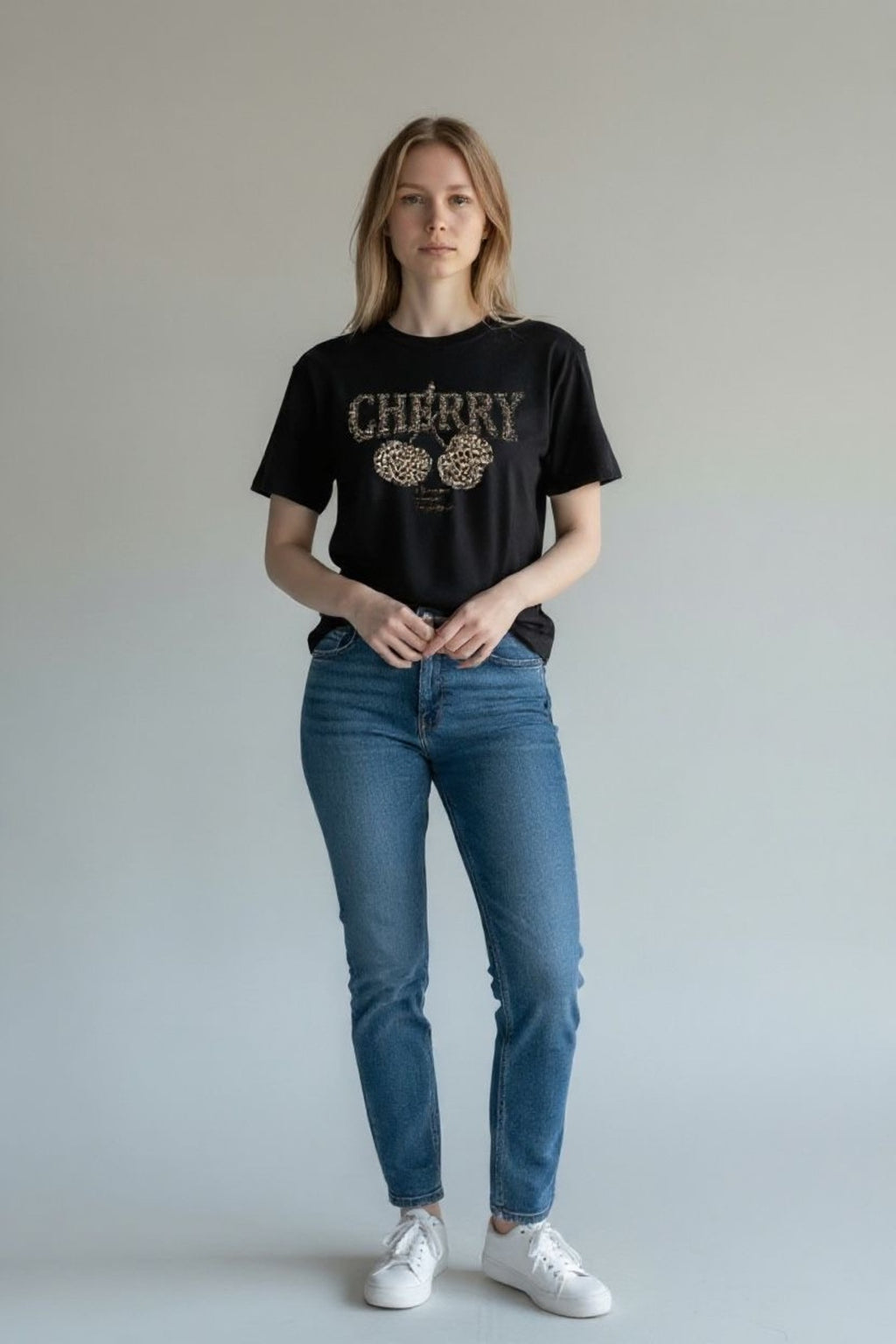 Kadın Siyah Cherry Baskılı Oversize Tişört Leopar Desenli Bisiklet Yaka Basic